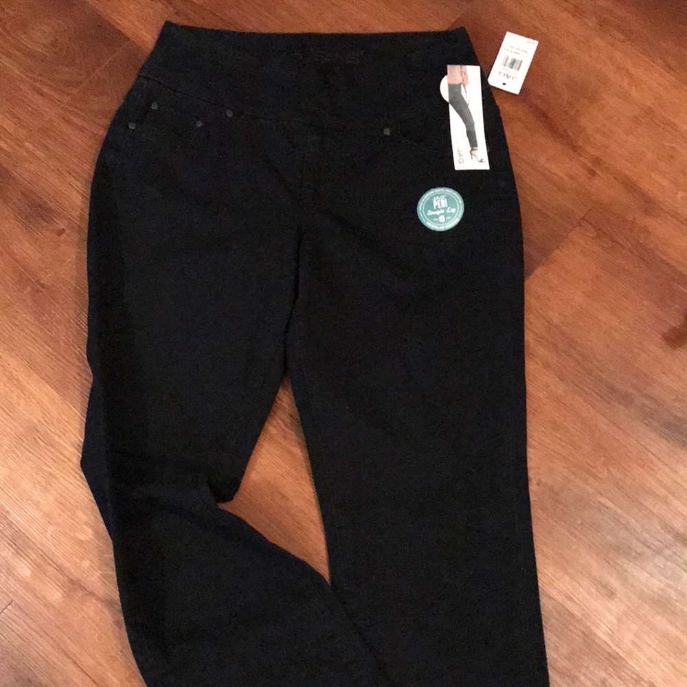 Woman’s Jag Jeans NWT Straight leg size 6 pull on